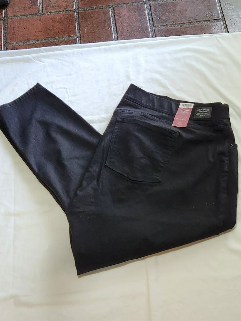 Signature by Levi Strauss jeggings sz 28 black NWT
